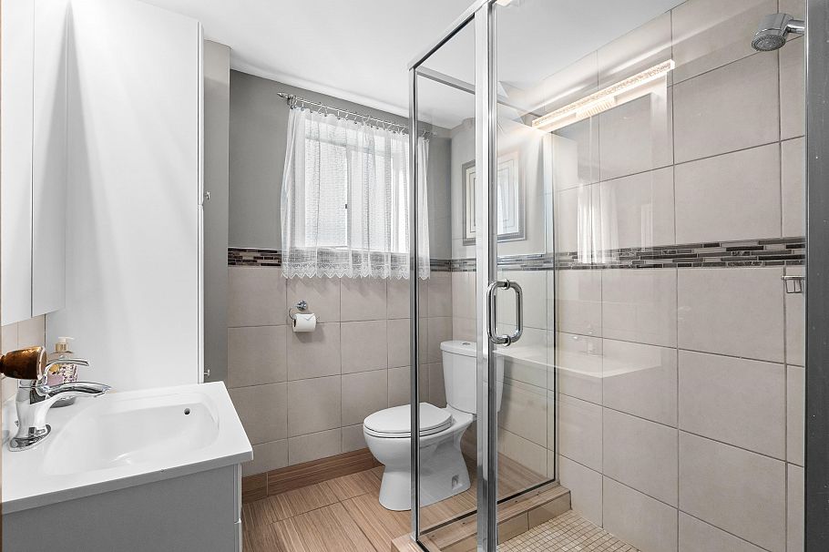 2240 E 6th Avenue Vancouver, BC - 18