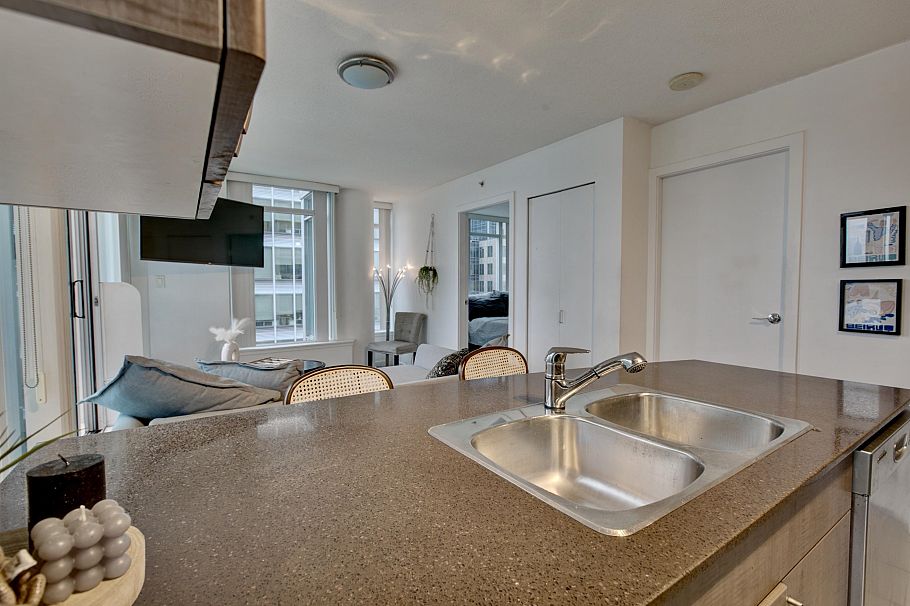 1505 610 Granville Street Vancouver, BC - 11