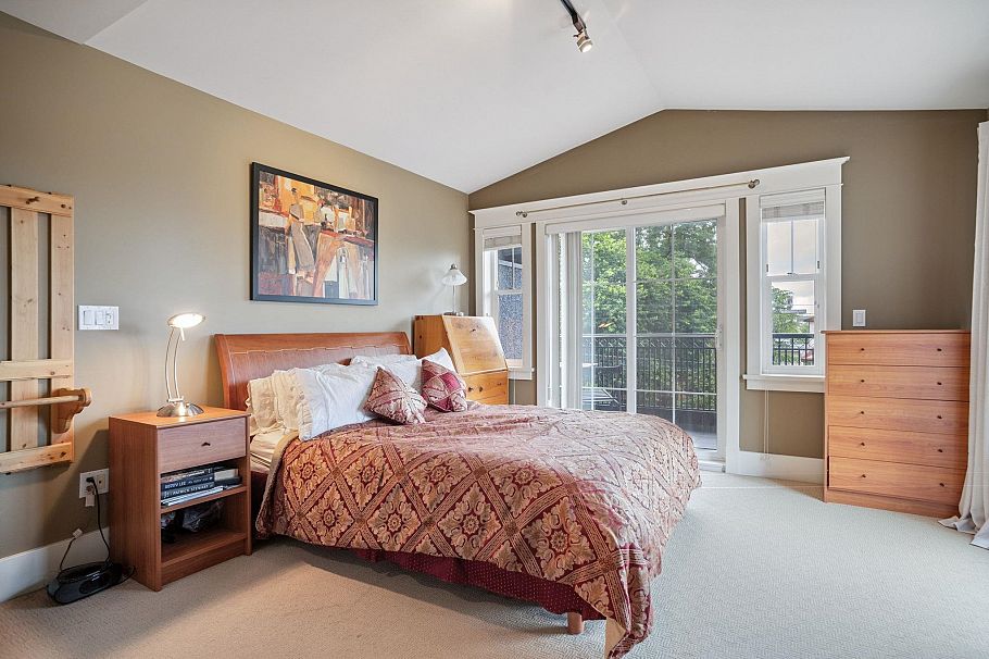 49 E 13th Avenue Vancouver, BC - 16