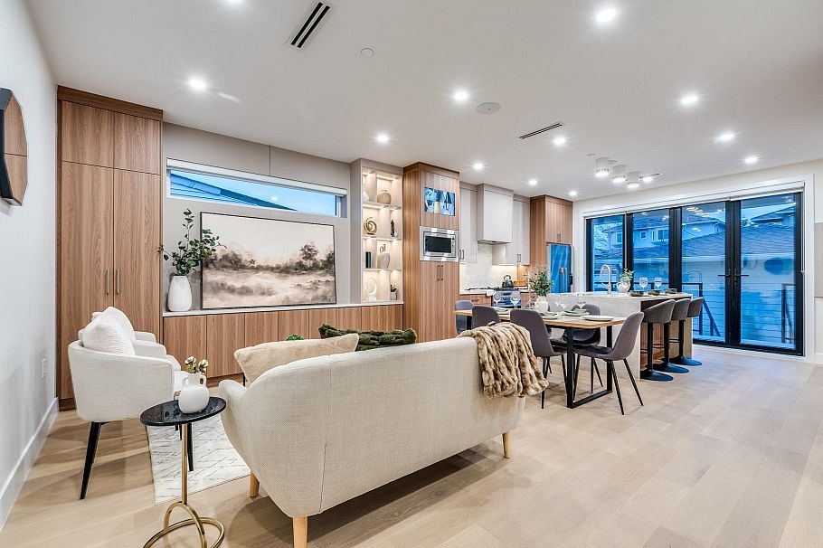 1 2945 E 44th Avenue Vancouver, BC - 4