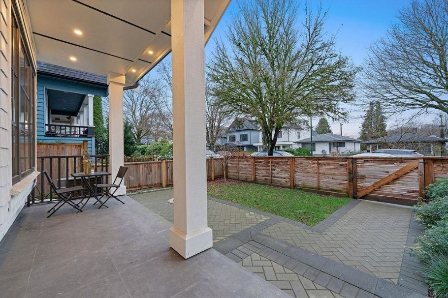 1 1166 E 11th Avenue Vancouver, BC - 37