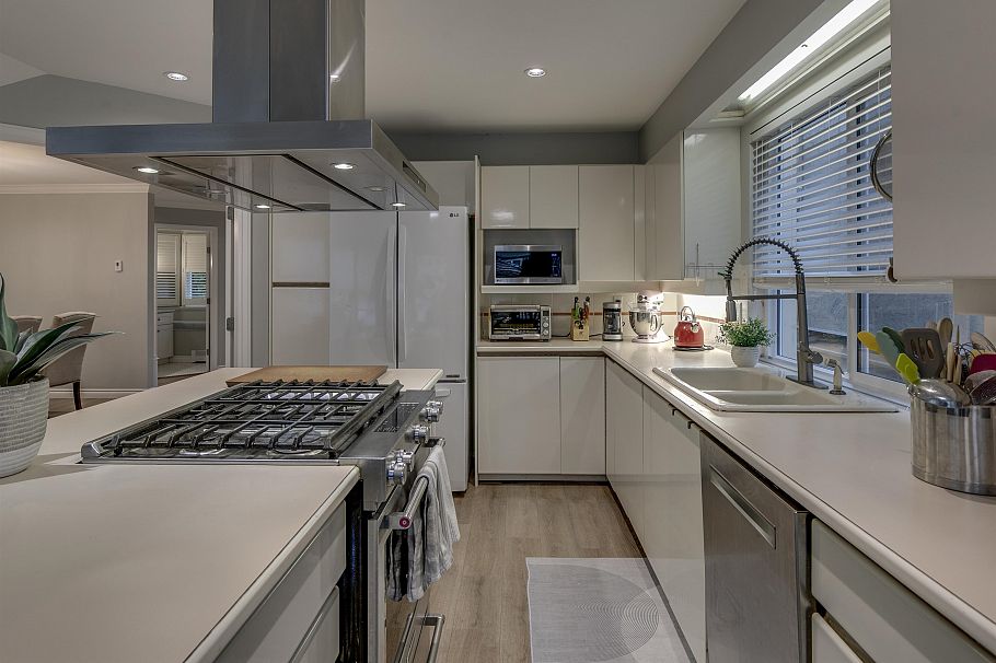 4560 W 7th Avenue Vancouver, BC - 31