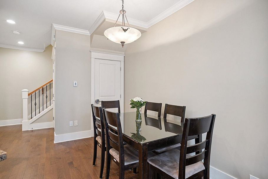 49 E 13th Avenue Vancouver, BC - 9