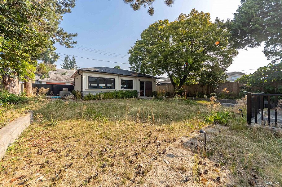 1041 W 53rd Avenue Vancouver, BC - 36