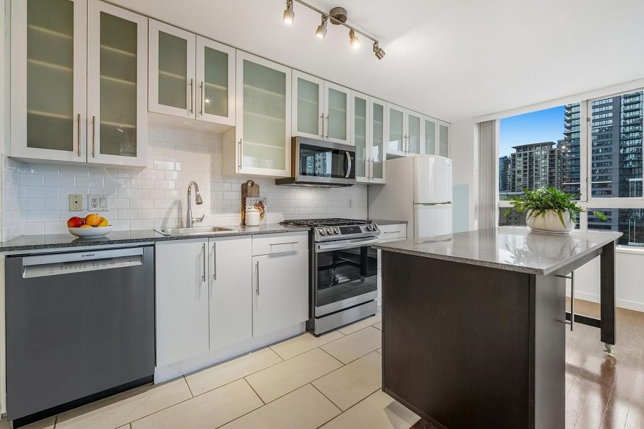 804 1225 Richards Street Vancouver, BC - 3