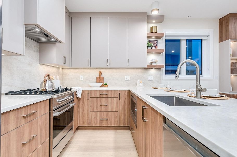 1 2943 E 44th Avenue Vancouver, BC - 11