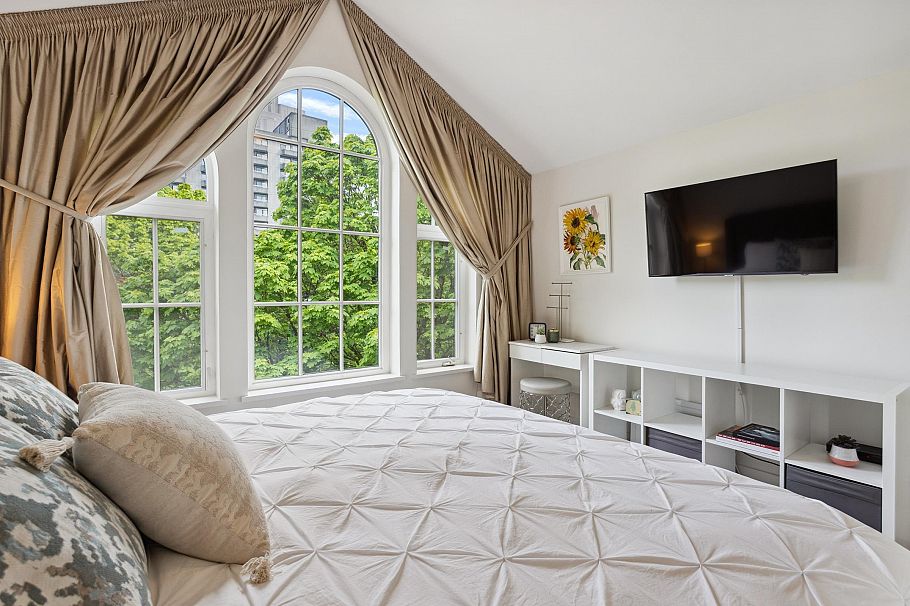 930 W 13th Avenue Vancouver, BC - 13