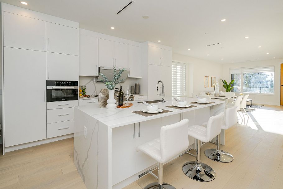 3321 W 37th Avenue Vancouver, BC - 9