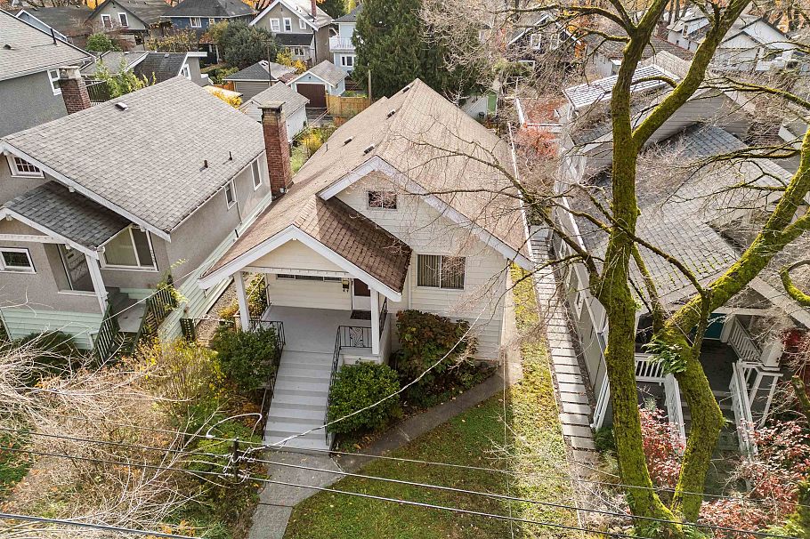 2240 E 6th Avenue Vancouver, BC - 2