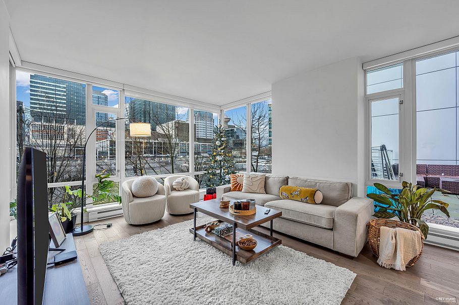 309 161 W Georgia Street Vancouver, BC - 2