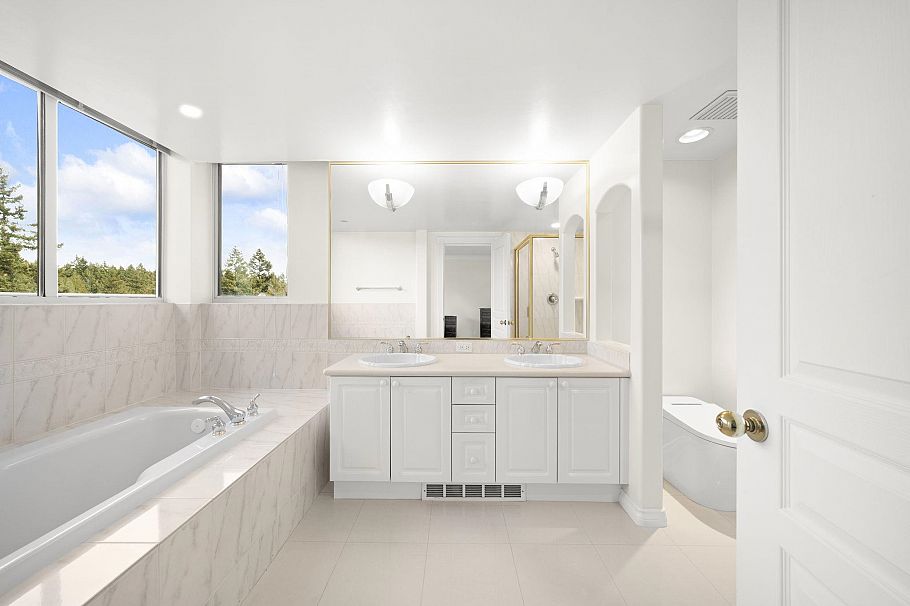 1700 5615 Hampton Place Vancouver, BC - 30