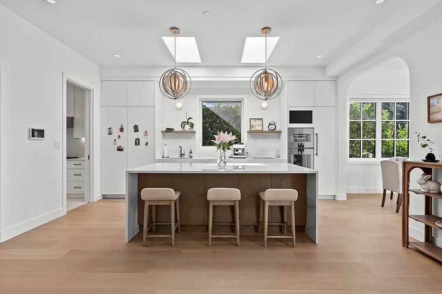 3227 W 35th Avenue Vancouver, BC - 3