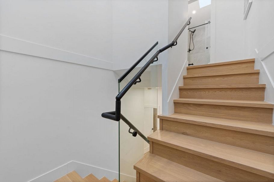 1 1166 E 11th Avenue Vancouver, BC - 28