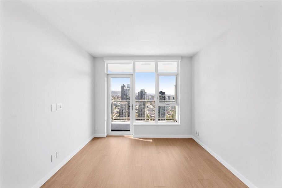 4002 2186 Gilmore Avenue Burnaby, BC - 2