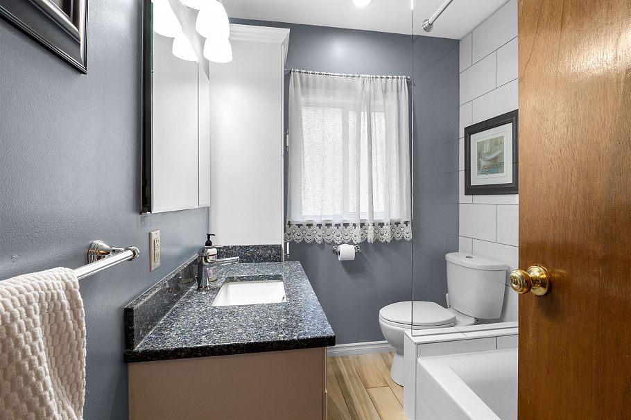 2240 E 6th Avenue Vancouver, BC - 12