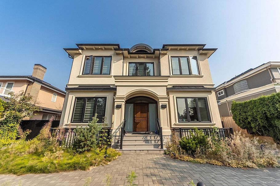 1041 W 53rd Avenue Vancouver, BC - 1
