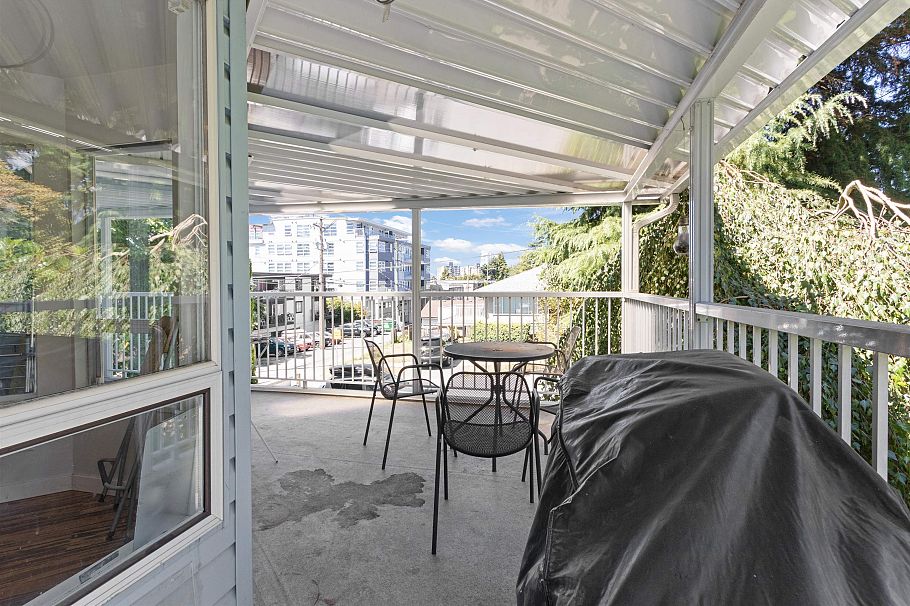 332 St. Patricks Avenue North Vancouver, BC - 26