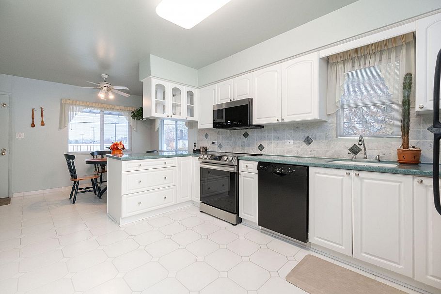 3099 E 18th Avenue Vancouver, BC - 8