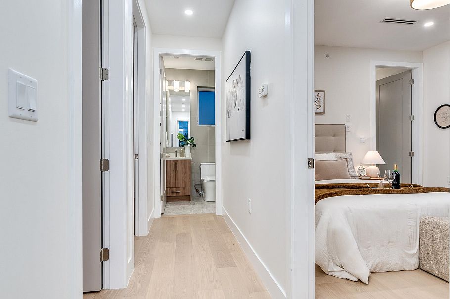 1 2943 E 44th Avenue Vancouver, BC - 14