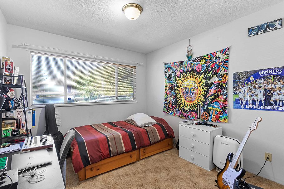 332 St. Patricks Avenue North Vancouver, BC - 24