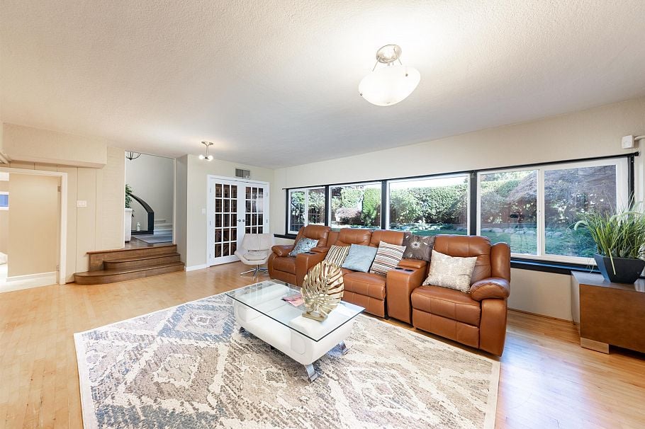 4393 Puget Drive Vancouver, BC - 2