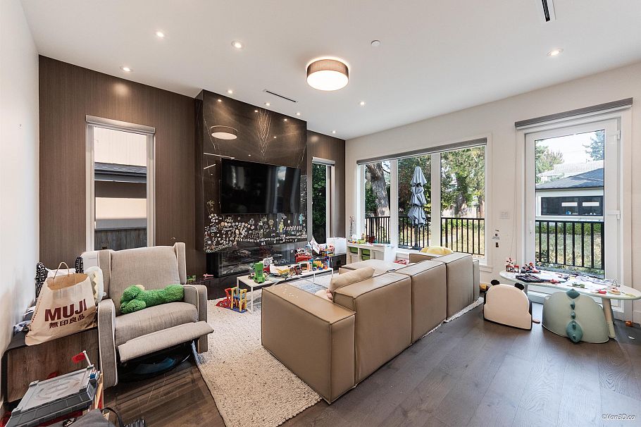 1041 W 53rd Avenue Vancouver, BC - 13