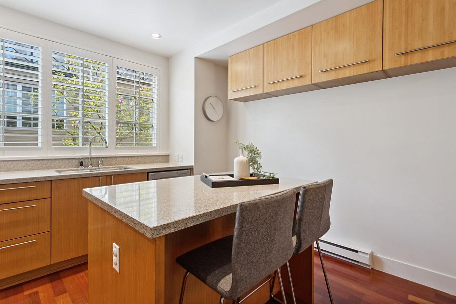 930 W 13th Avenue Vancouver, BC - 9