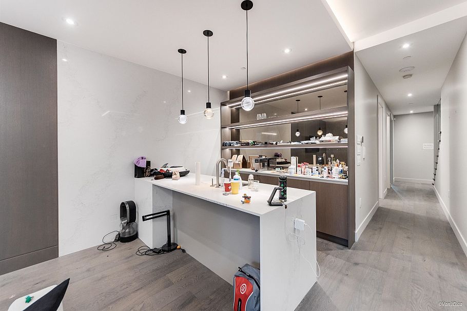 1041 W 53rd Avenue Vancouver, BC - 22