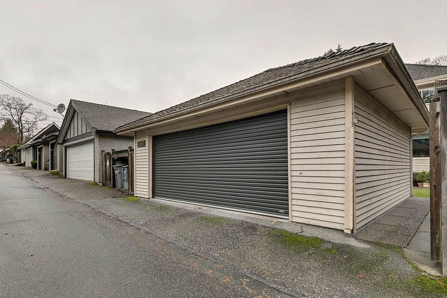 4560 W 7th Avenue Vancouver, BC - 2