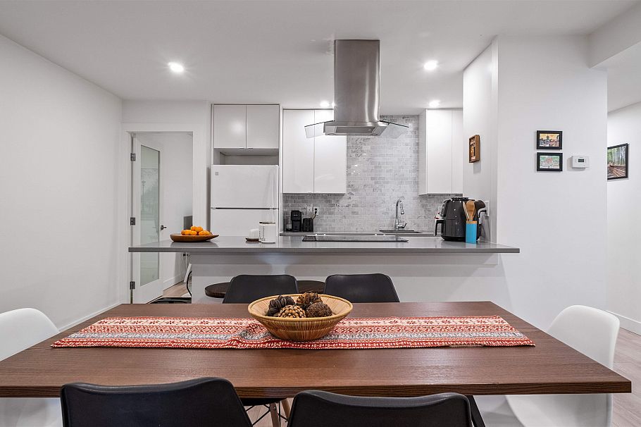 318 1345 W 15th Avenue Vancouver, BC - 3