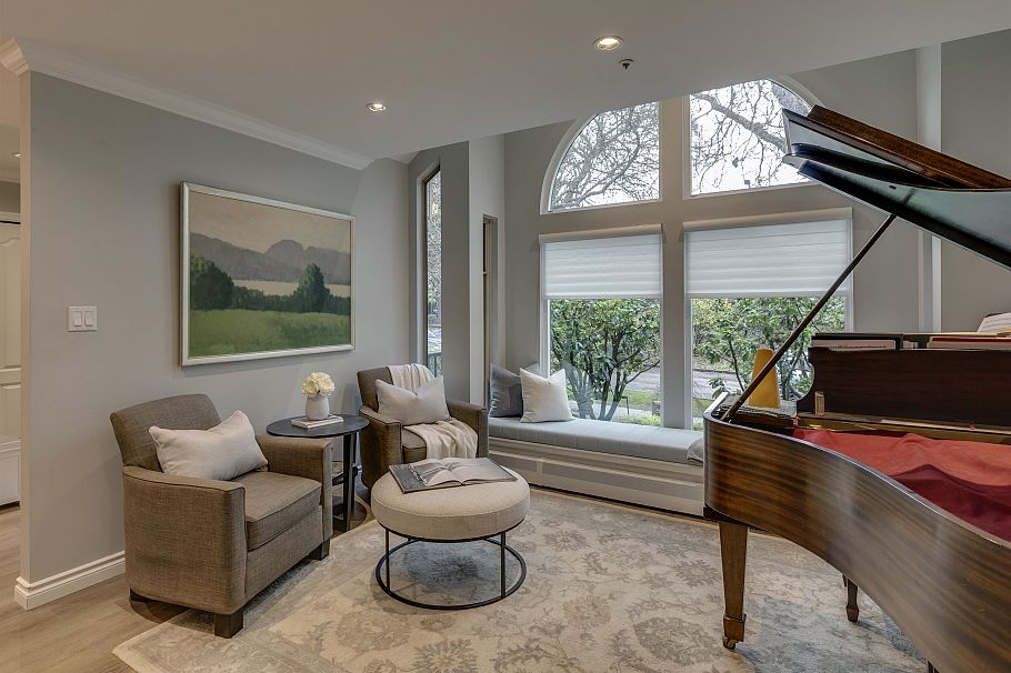 4560 W 7th Avenue Vancouver, BC - 4