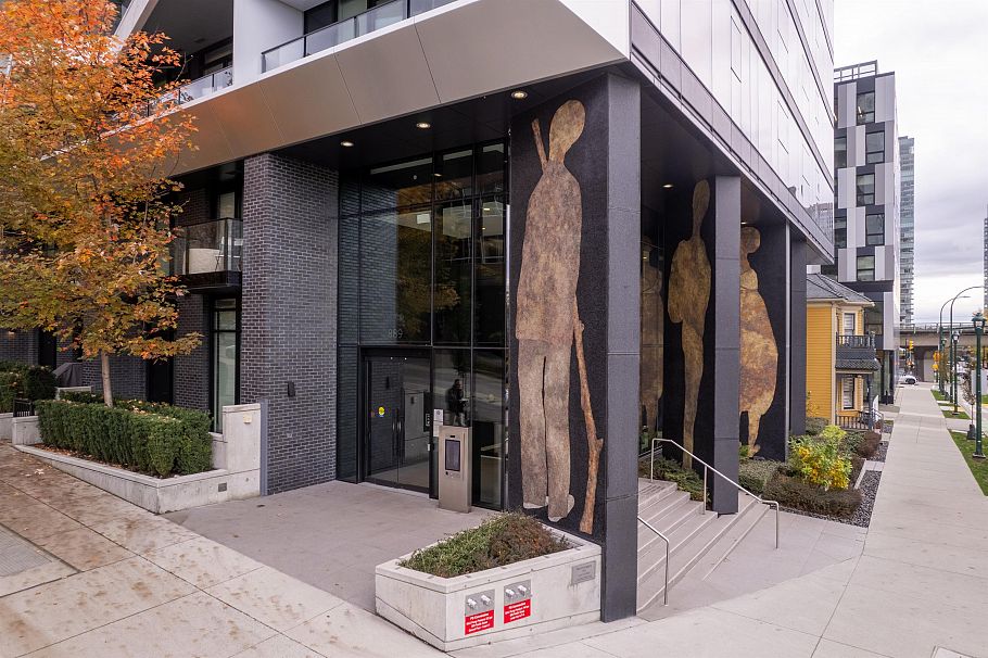 708 889 Pacific Street Vancouver, BC - 2