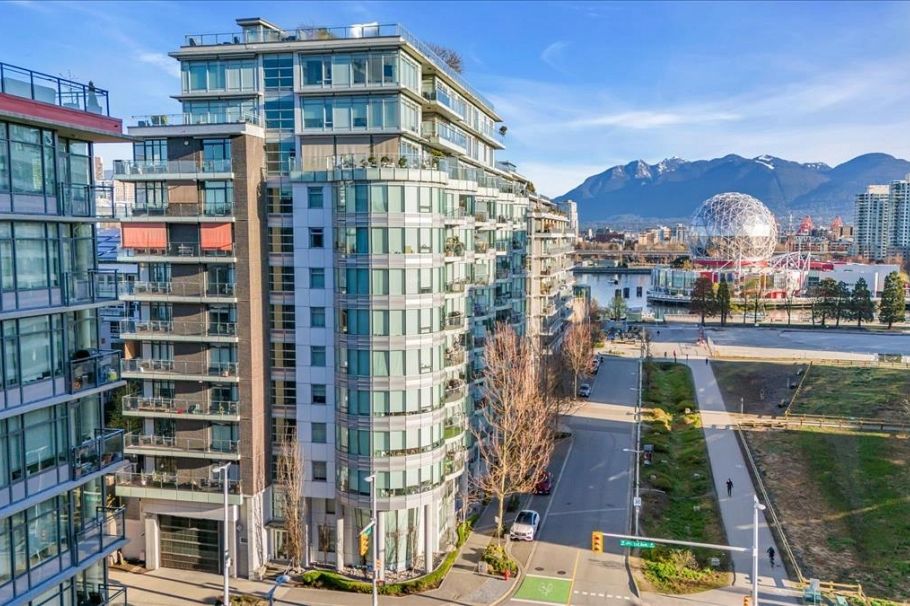 404 1633 Ontario Street Vancouver, BC - 1