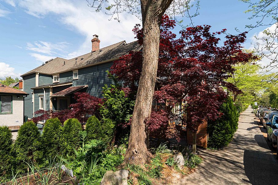 2 709 Keefer Street Vancouver, BC - 2