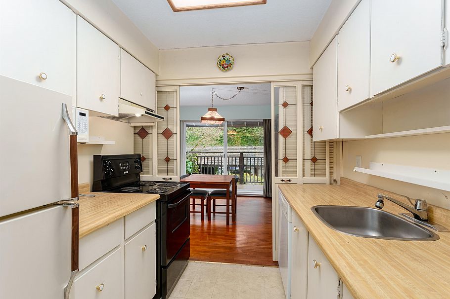 308 555 W 28th Street North Vancouver, BC - 6