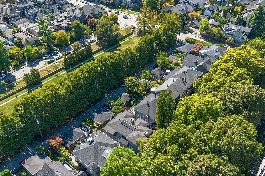 1744 W 14th Avenue Vancouver, BC - 36