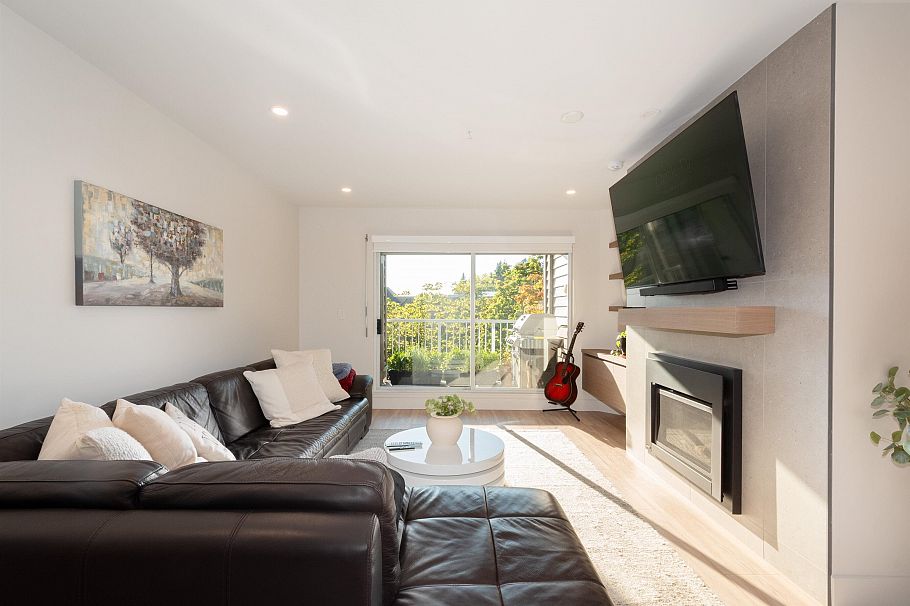 403 1050 Bowron Court North Vancouver, BC - 13