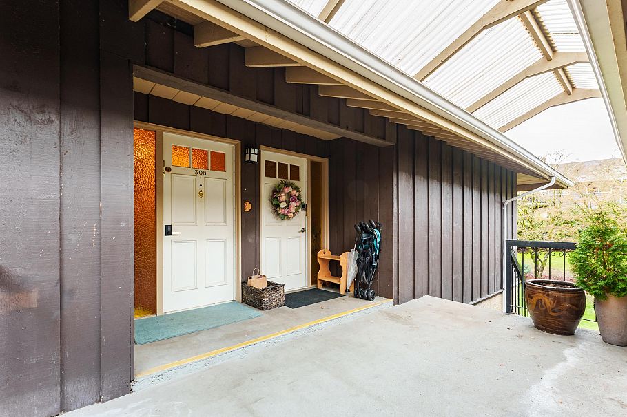 308 555 W 28th Street North Vancouver, BC - 16