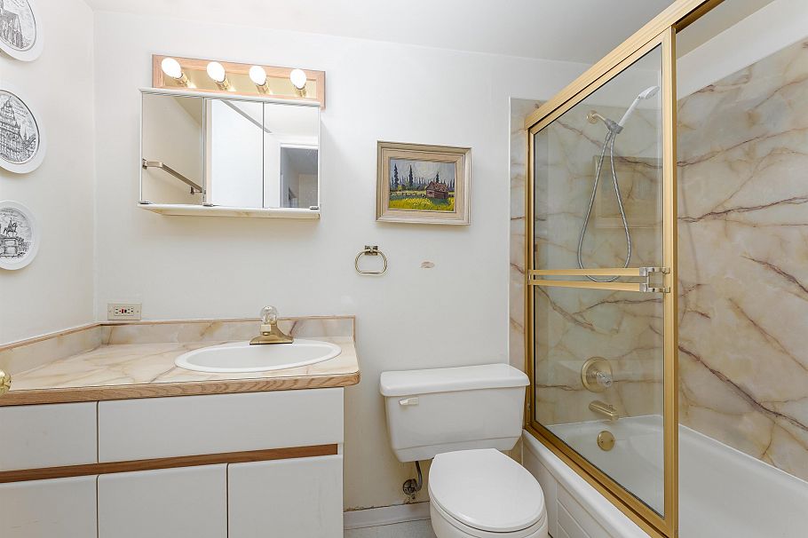 308 555 W 28th Street North Vancouver, BC - 12