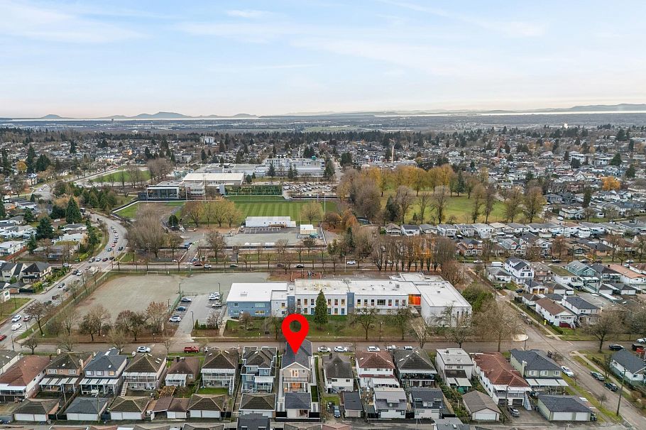 1 2943 E 44th Avenue Vancouver, BC - 38