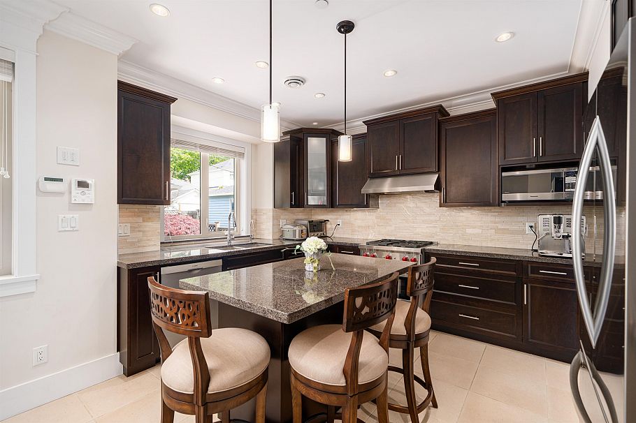 1683 W 64th Avenue Vancouver, BC - 8