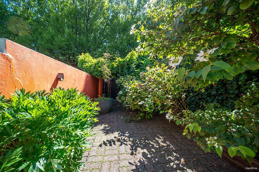 1744 W 14th Avenue Vancouver, BC - 30