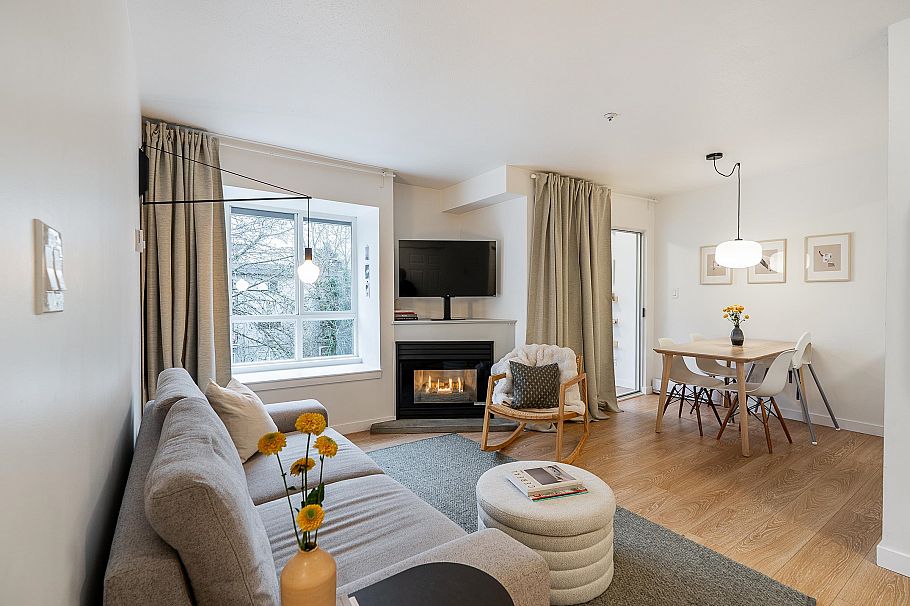 407 3 N Garden Drive Vancouver, BC - 1