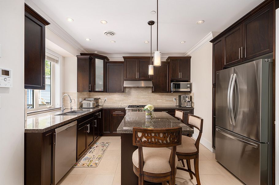 1683 W 64th Avenue Vancouver, BC - 7