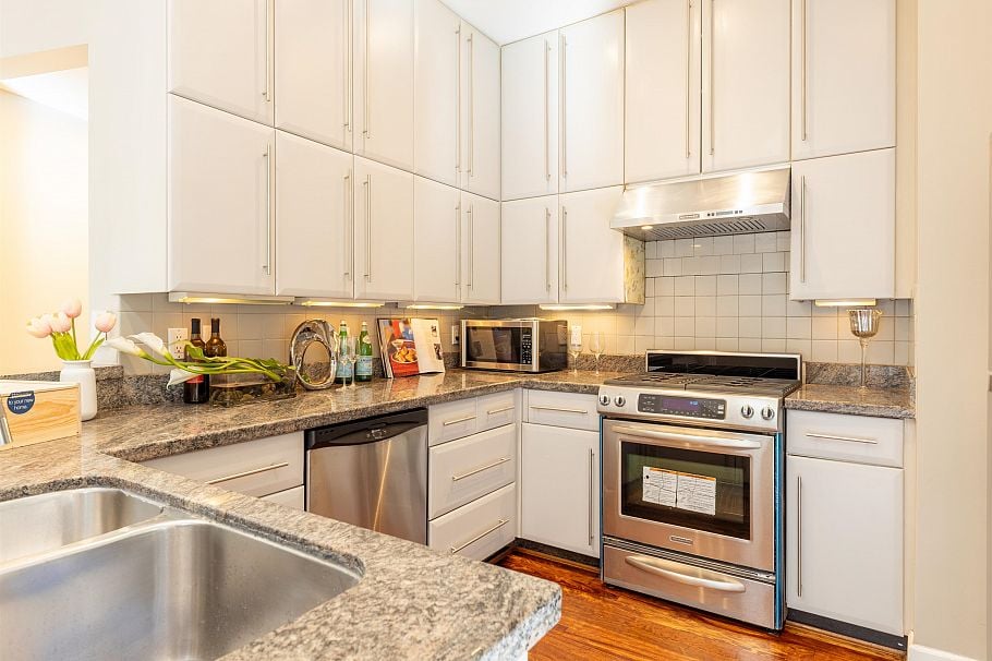 4393 Puget Drive Vancouver, BC - 6