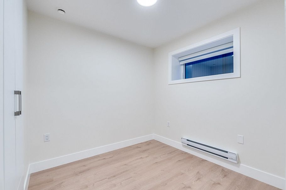 1 2943 E 44th Avenue Vancouver, BC - 29