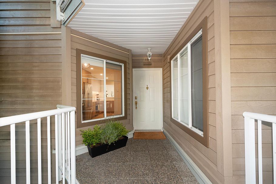 403 1050 Bowron Court North Vancouver, BC - 2