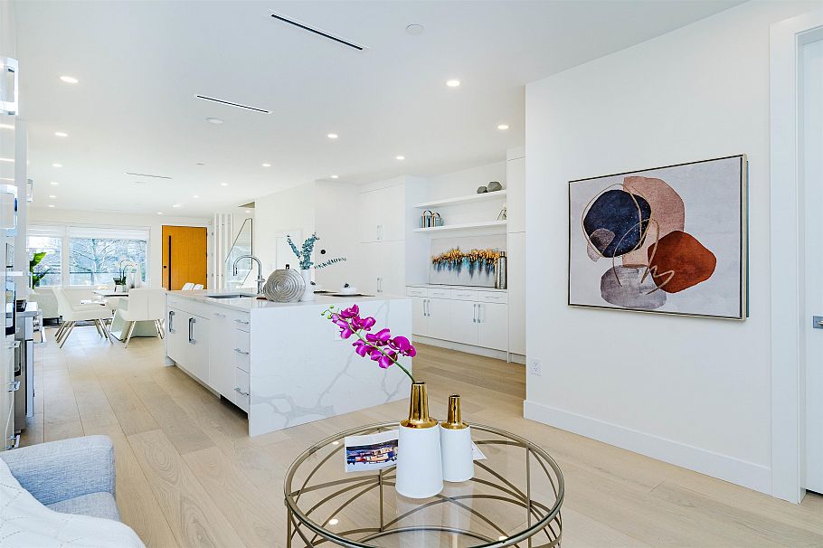 3321 W 37th Avenue Vancouver, BC - 5