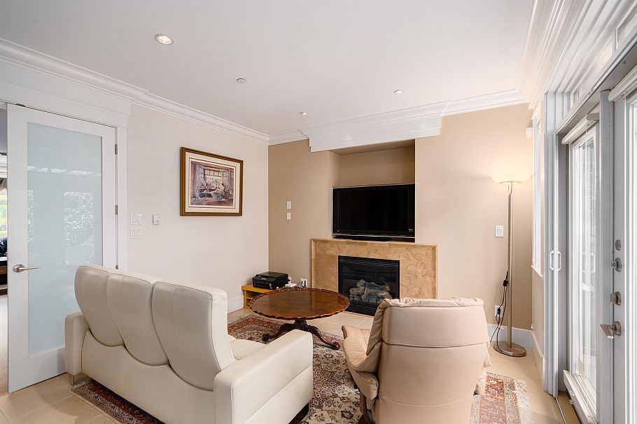 1683 W 64th Avenue Vancouver, BC - 6