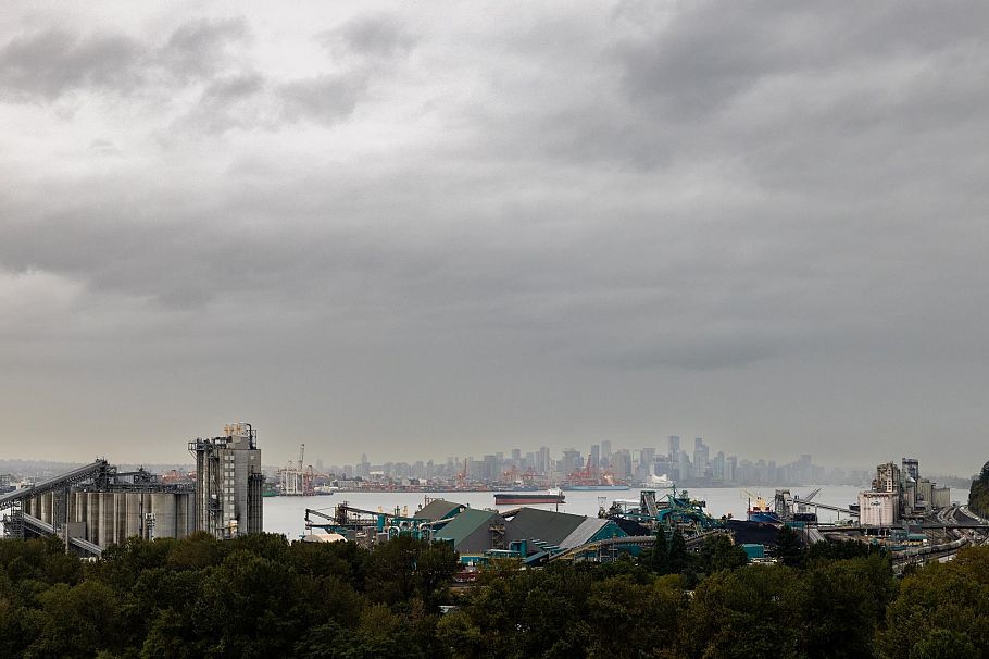 1705 1401 Hunter Street North Vancouver, BC - 2